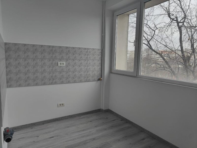 Titan, Brancusi, vis a vis de Parcul IOR,